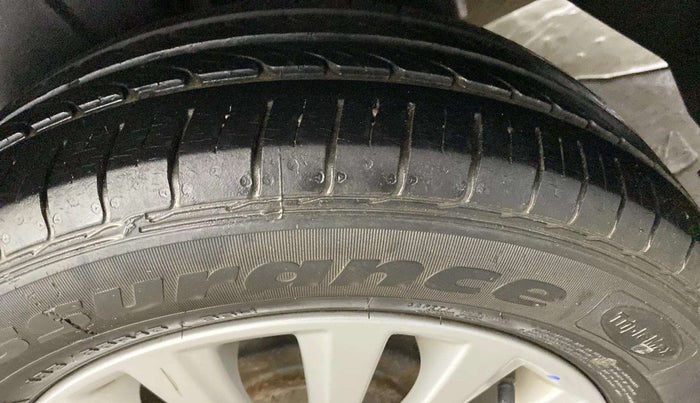 2018 Maruti Ciaz ZETA 1.4  MT PETROL, Petrol, Manual, 25,176 km, Right Rear Tyre Tread
