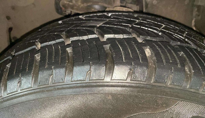 2017 Tata Hexa XTA 4X2 7 STR, Diesel, Automatic, 60,002 km, Left Front Tyre Tread