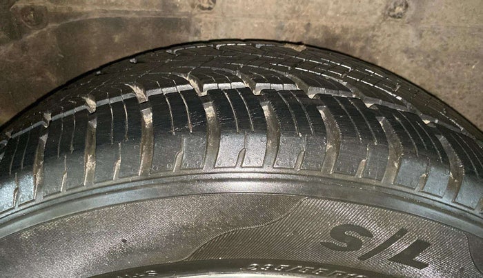 2017 Tata Hexa XTA 4X2 7 STR, Diesel, Automatic, 60,002 km, Left Rear Tyre Tread