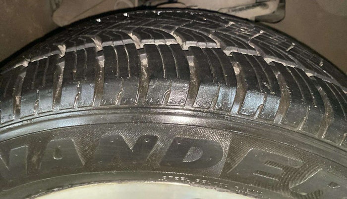 2017 Tata Hexa XTA 4X2 7 STR, Diesel, Automatic, 60,002 km, Right Front Tyre Tread