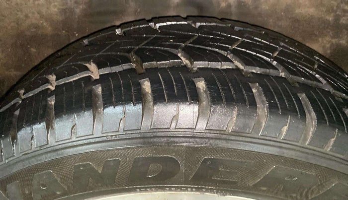 2017 Tata Hexa XTA 4X2 7 STR, Diesel, Automatic, 60,002 km, Right Rear Tyre Tread