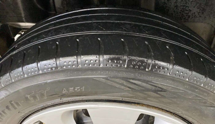 2019 Maruti Swift LXI, CNG, Manual, 83,518 km, Left Front Tyre Tread