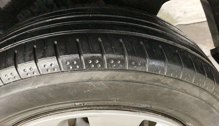 2019 Maruti Swift LXI, CNG, Manual, 83,518 km, Right Rear Tyre Tread