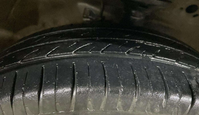 2016 Maruti Wagon R 1.0 VXI, Petrol, Manual, 91,006 km, Right Front Tyre Tread