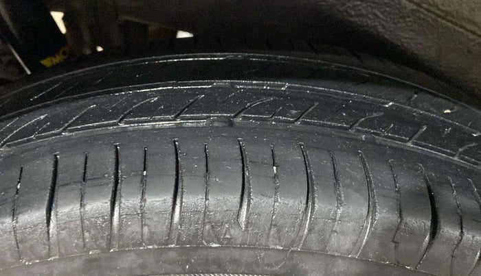 2016 Maruti Wagon R 1.0 VXI, Petrol, Manual, 91,006 km, Right Rear Tyre Tread
