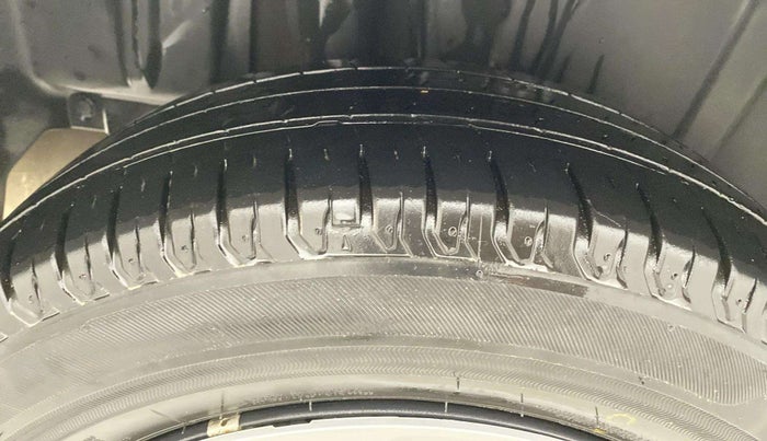 2024 Maruti Ertiga VXi (O), Petrol, Manual, 38,169 km, Right Rear Tyre Tread