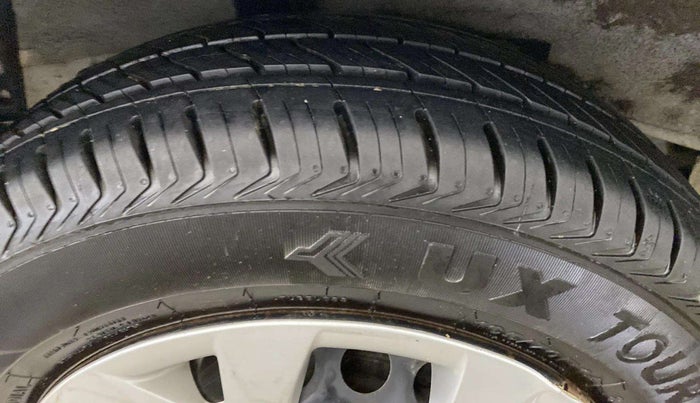 2014 Hyundai Grand i10 MAGNA 1.2 KAPPA VTVT, Petrol, Manual, 68,017 km, Left Front Tyre Tread
