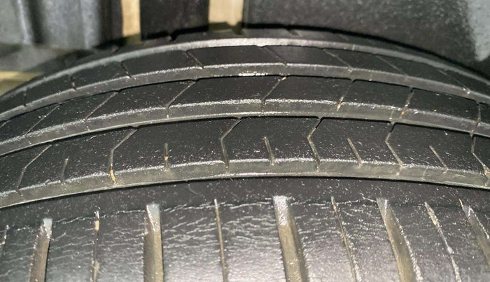2016 Maruti Swift Dzire ZDI, Diesel, Manual, 74,808 km, Right Rear Tyre Tread