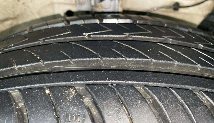 2016 Maruti Swift Dzire ZDI, Diesel, Manual, 74,808 km, Right Front Tyre Tread
