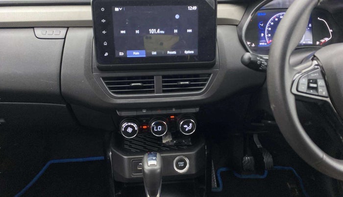 2021 Renault Kiger RXZ TURBO CVT DUAL TONE, Petrol, Automatic, 39,141 km, Air Conditioner