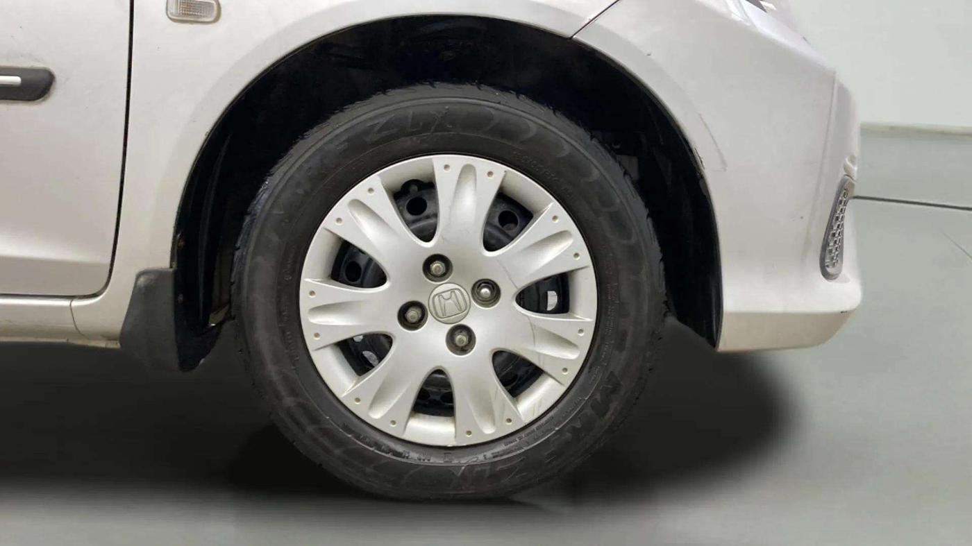 2017 Honda Brio S MT, Petrol, Manual, 81,380 km, Right Front Wheel