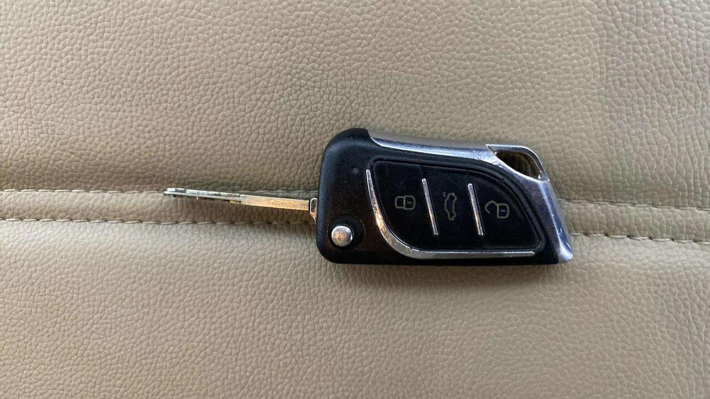 2017 Honda Brio S MT, Petrol, Manual, 81,380 km, Key Close Up