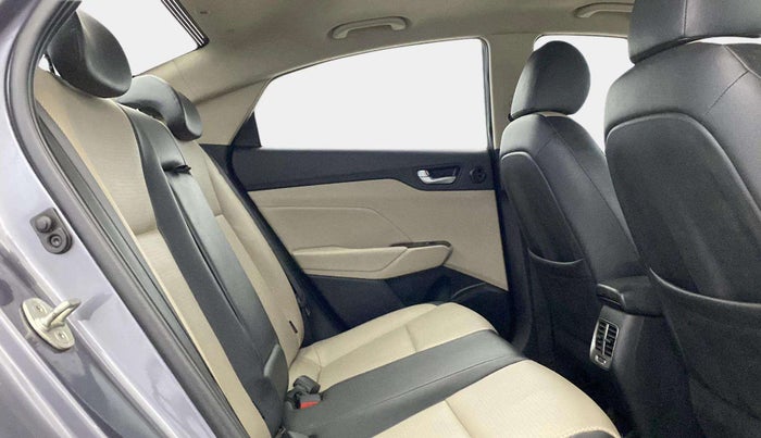 2017 Hyundai Verna 1.6 VTVT SX (O) AT, Petrol, Automatic, 45,752 km, Right Side Rear Door Cabin