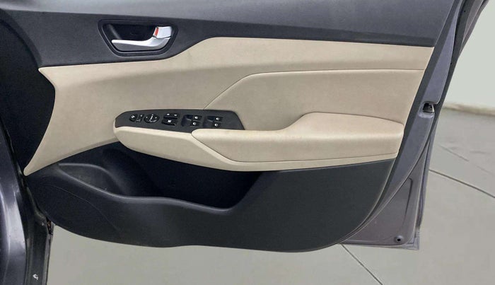 2017 Hyundai Verna 1.6 VTVT SX (O) AT, Petrol, Automatic, 45,752 km, Driver Side Door Panels Control