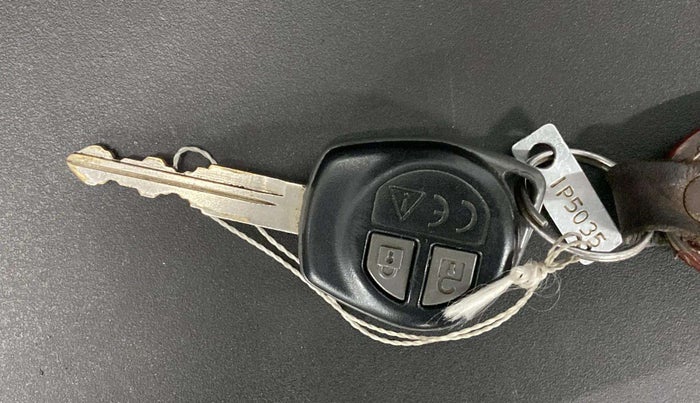 2017 Maruti Vitara Brezza VDI (O), Diesel, Manual, 37,113 km, Key Close Up
