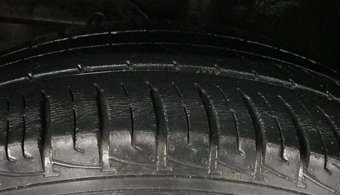 2017 Maruti Vitara Brezza VDI (O), Diesel, Manual, 37,113 km, Left Front Tyre Tread