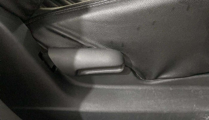 2017 Maruti Vitara Brezza VDI (O), Diesel, Manual, 37,113 km, Driver Side Adjustment Panel