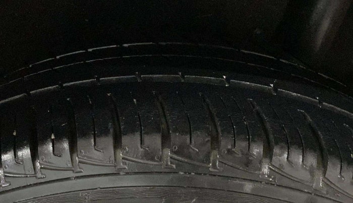 2017 Maruti Vitara Brezza VDI (O), Diesel, Manual, 37,113 km, Left Rear Tyre Tread