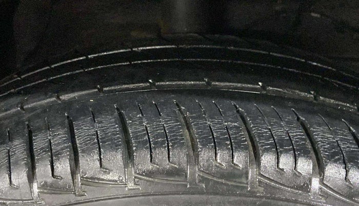 2017 Maruti Vitara Brezza VDI (O), Diesel, Manual, 37,113 km, Right Front Tyre Tread