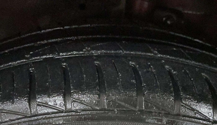 2017 Maruti Celerio VXI, Petrol, Manual, 64,216 km, Left Front Tyre Tread