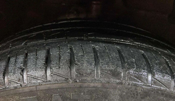 2017 Maruti Celerio VXI, Petrol, Manual, 64,216 km, Right Front Tyre Tread