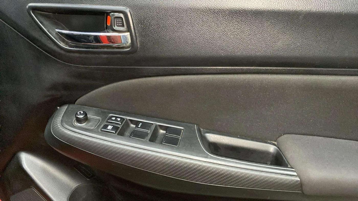 2020 Maruti Swift VXI, Petrol, Manual, 32,037 km, Driver Side Door Panels Control