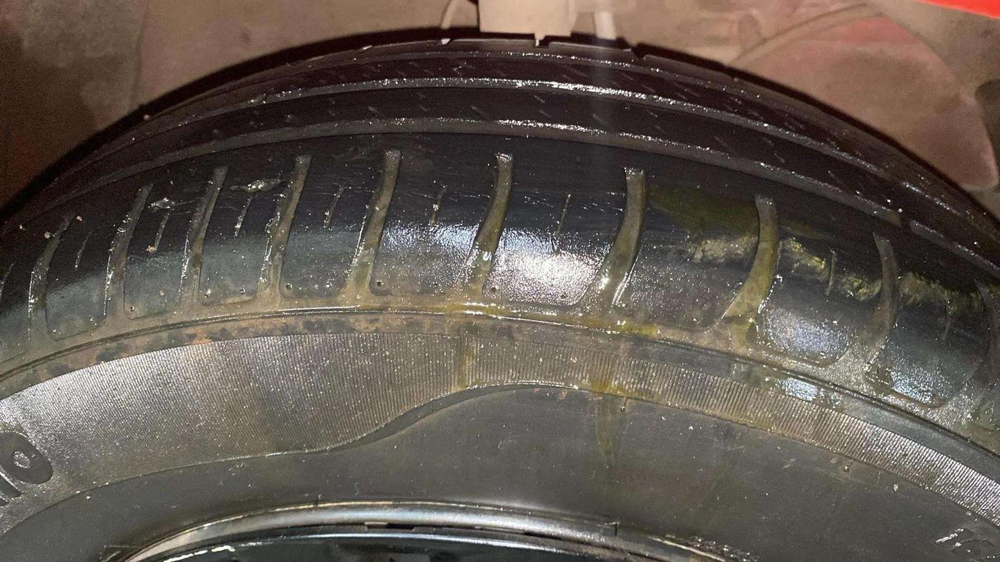 2020 Maruti Swift VXI, Petrol, Manual, 32,037 km, Right Front Tyre Tread