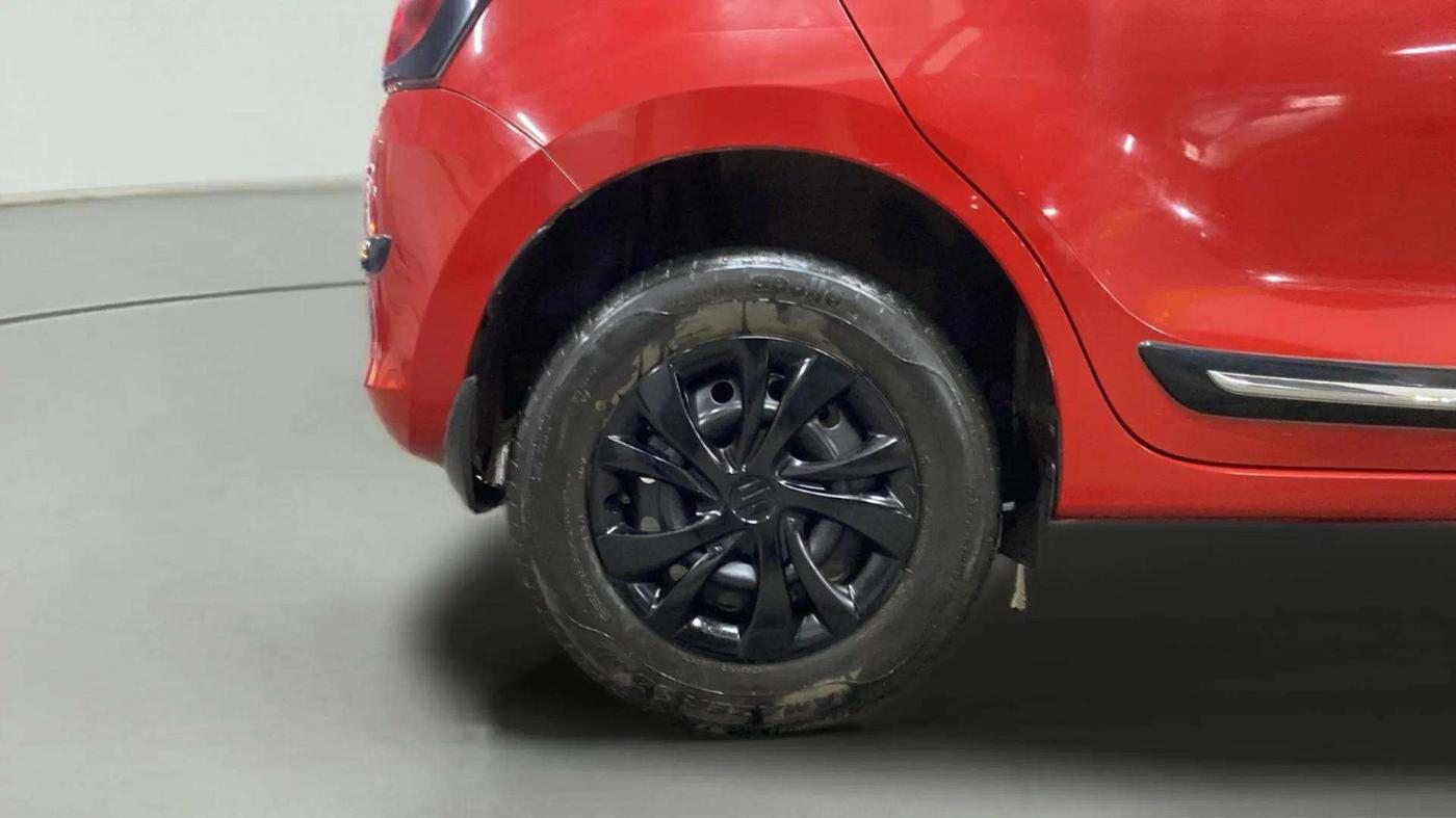 2020 Maruti Swift VXI, Petrol, Manual, 32,037 km, Right Rear Wheel