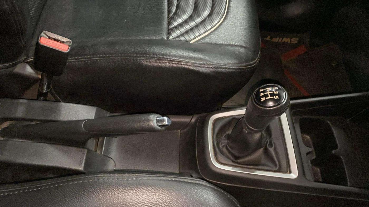 2020 Maruti Swift VXI, Petrol, Manual, 32,037 km, Gear Lever