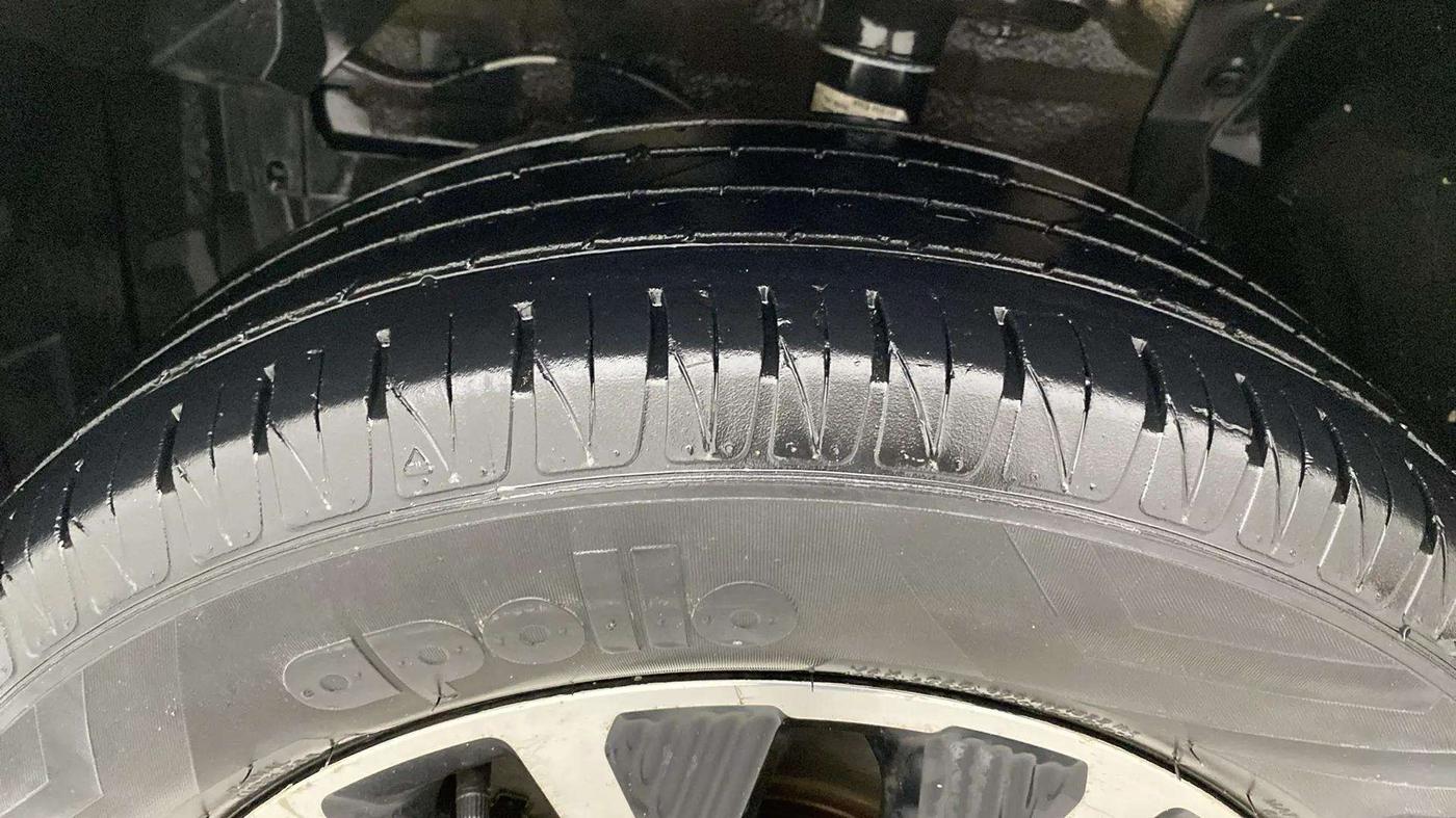 2020 Maruti Vitara Brezza ZXI PLUS AT SHVS, Petrol, Automatic, 90,647 km, Left Front Tyre Tread