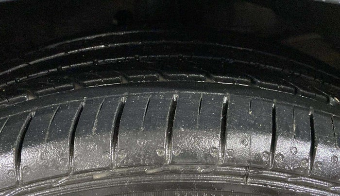 2016 Maruti Baleno ALPHA PETROL 1.2, Petrol, Manual, 90,871 km, Right Front Tyre Tread