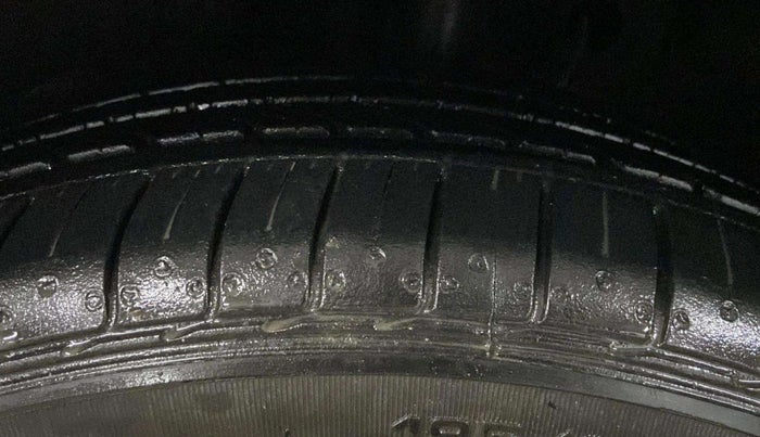 2016 Maruti Baleno ALPHA PETROL 1.2, Petrol, Manual, 90,871 km, Left Front Tyre Tread