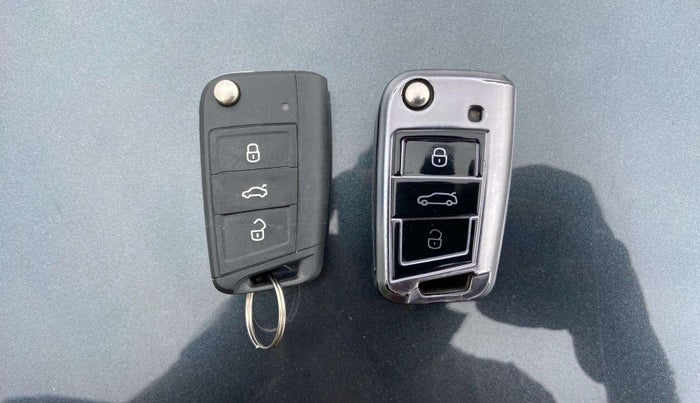 2022 Skoda SLAVIA ACTIVE 1.0L TSI MT, Petrol, Manual, 28,474 km, Key Close Up