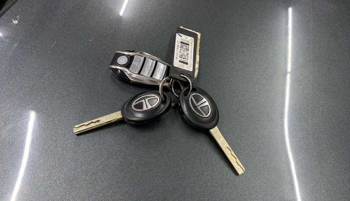 2024 Tata PUNCH PURE MT, Petrol, Manual, 6,602 km, Key Close Up