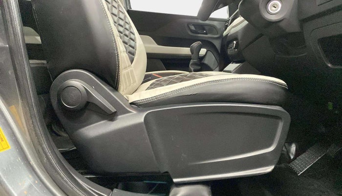 2024 Tata PUNCH PURE MT, Petrol, Manual, 6,602 km, Driver Side Adjustment Panel