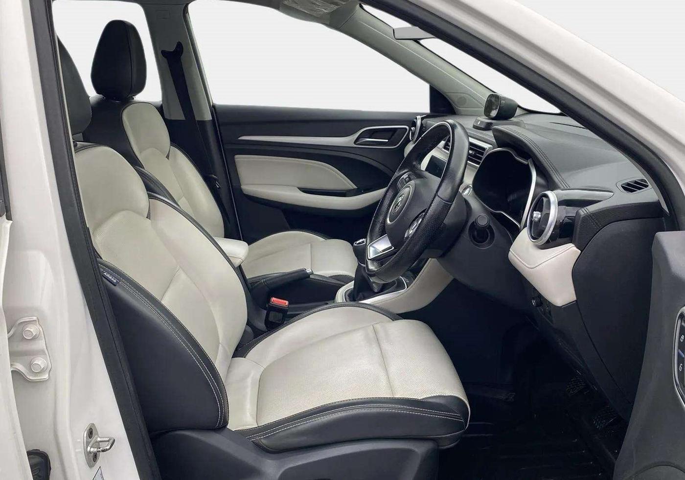 2022 MG ASTOR SHARP EX 1.5 MT, Petrol, Manual, 53,276 km, Right Side Front Door Cabin