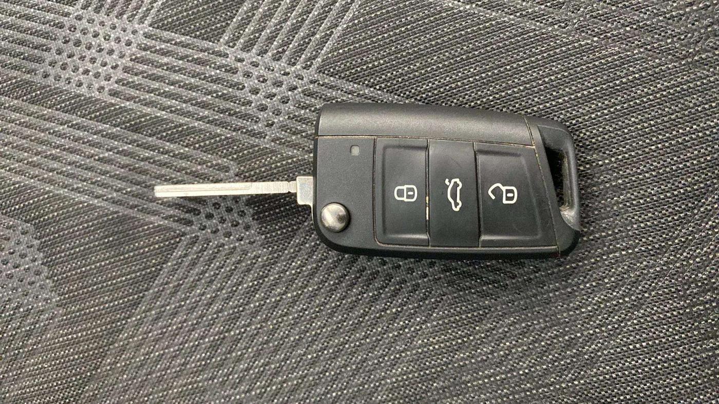 2022 Skoda SLAVIA AMBITION 1.0L TSI MT, Petrol, Manual, 26,242 km, Key Close Up
