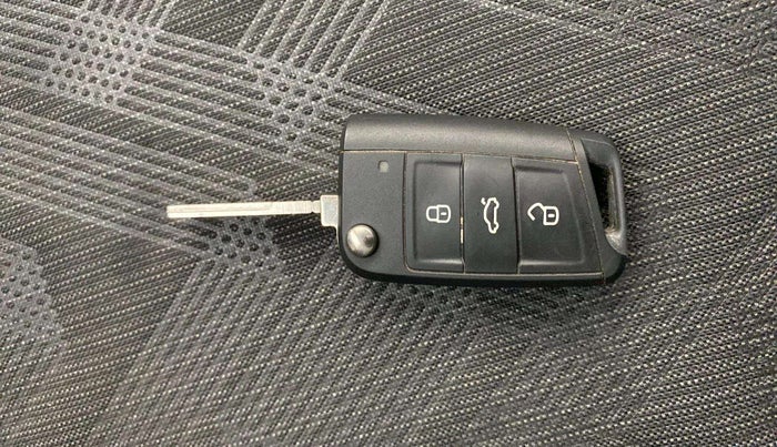2022 Skoda SLAVIA AMBITION 1.0L TSI MT, Petrol, Manual, 26,177 km, Key Close Up