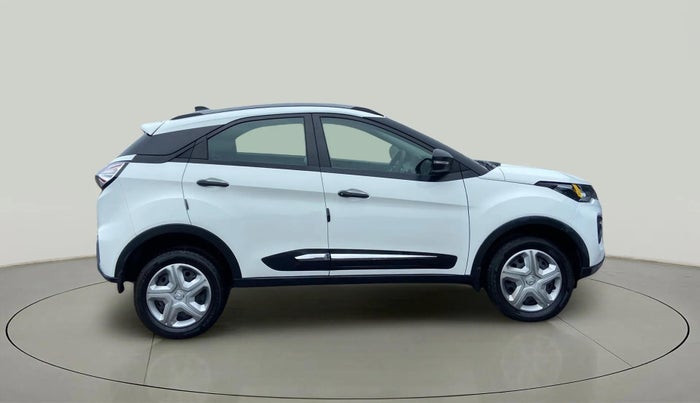2023 Tata NEXON XM PLUS SUNROOF PETROL, Petrol, Manual, 13,424 km, Right Side View