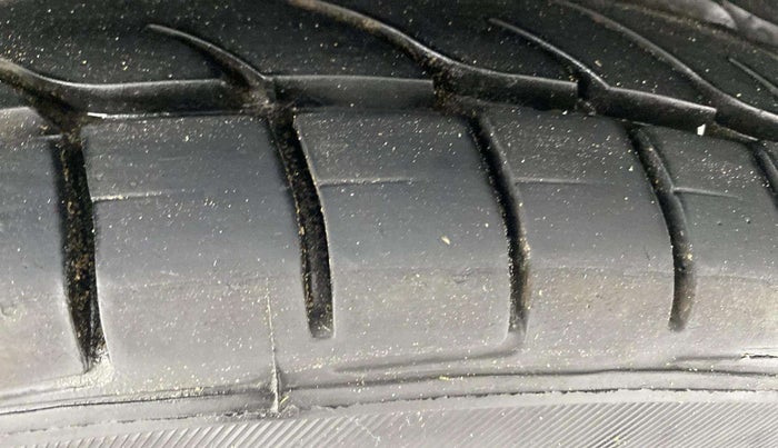 2021 Ford Ecosport TITANIUM 1.5L DIESEL, Diesel, Manual, 1,08,479 km, Left Rear Tyre Tread