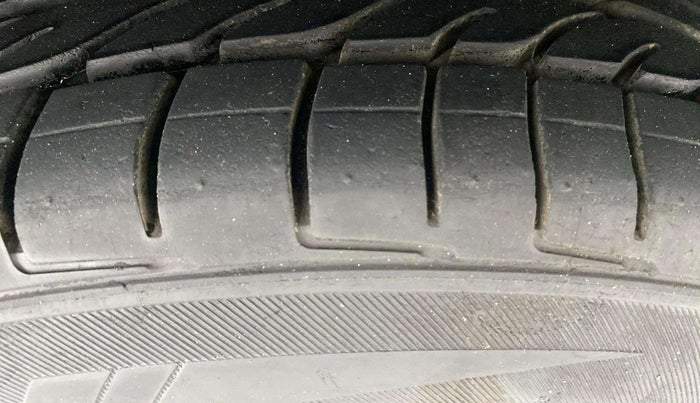 2021 Ford Ecosport TITANIUM 1.5L DIESEL, Diesel, Manual, 1,08,479 km, Right Front Tyre Tread