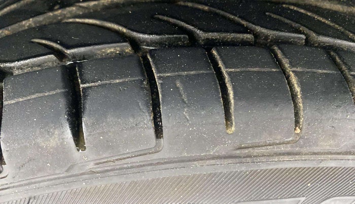 2021 Ford Ecosport TITANIUM 1.5L DIESEL, Diesel, Manual, 1,08,479 km, Left Front Tyre Tread