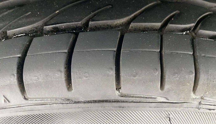 2021 Ford Ecosport TITANIUM 1.5L DIESEL, Diesel, Manual, 1,08,479 km, Right Rear Tyre Tread