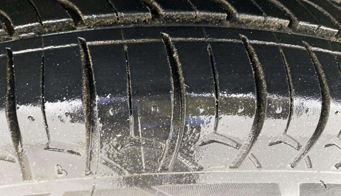 2014 Maruti Swift Dzire VXI, Petrol, Manual, 47,234 km, Left Front Tyre Tread