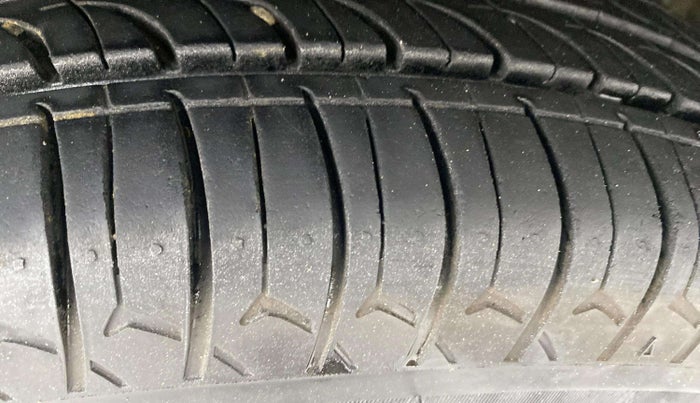 2014 Maruti Swift Dzire VXI, Petrol, Manual, 47,234 km, Right Front Tyre Tread