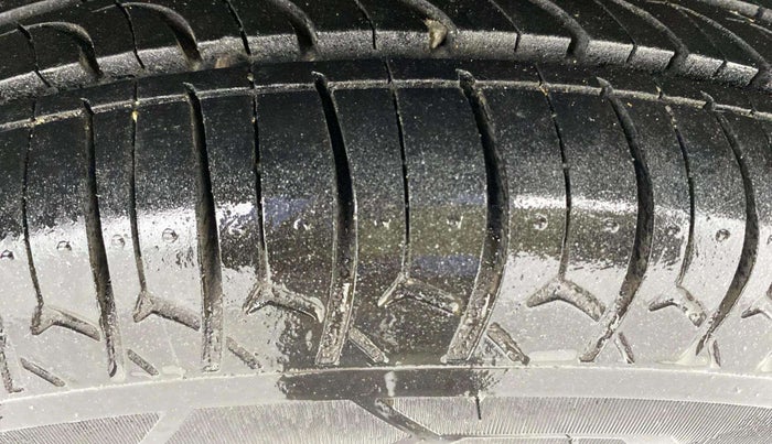 2014 Maruti Swift Dzire VXI, Petrol, Manual, 47,234 km, Left Rear Tyre Tread