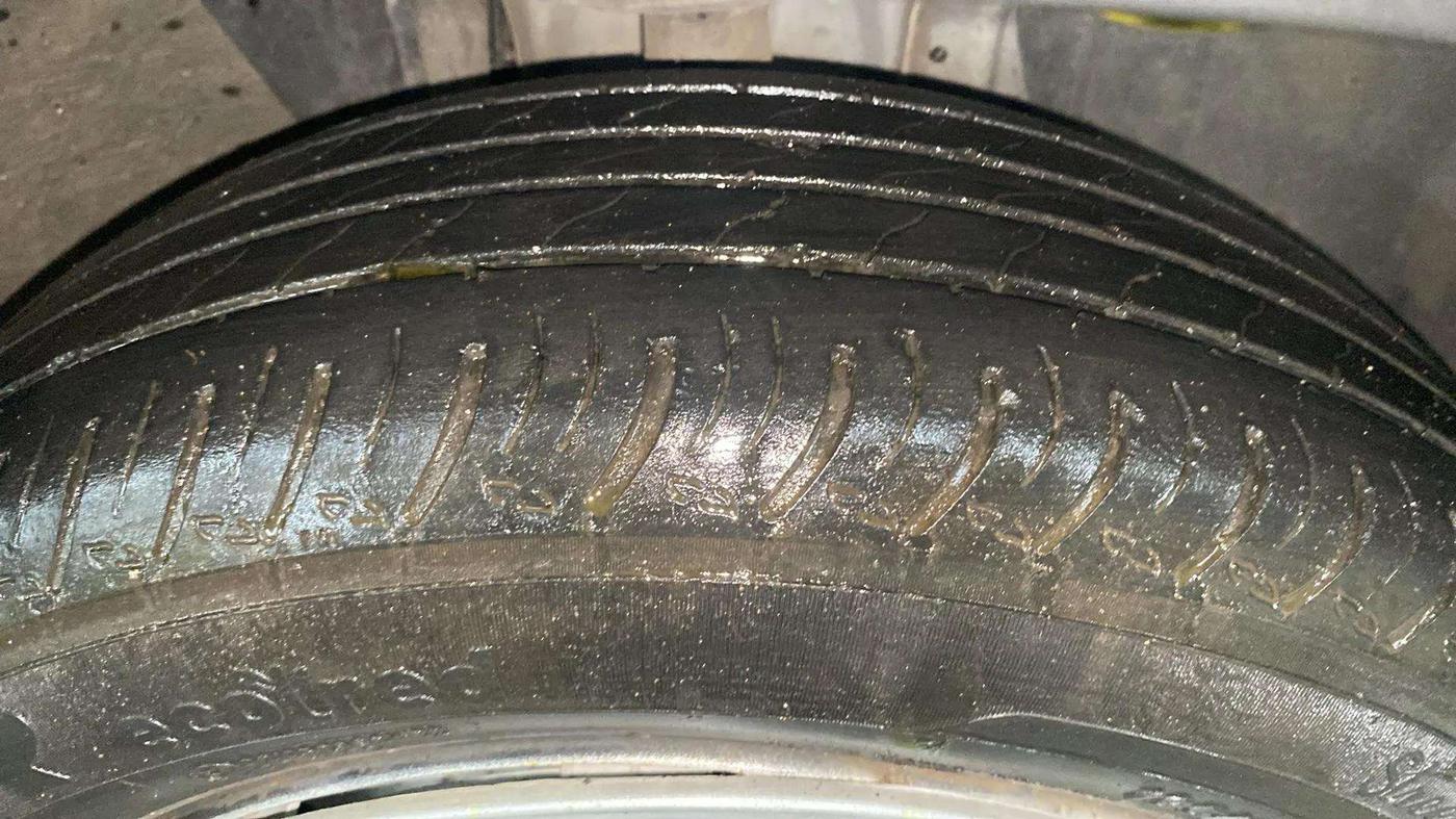2023 Nissan MAGNITE XE, Petrol, Manual, 40,347 km, Right Front Tyre Tread