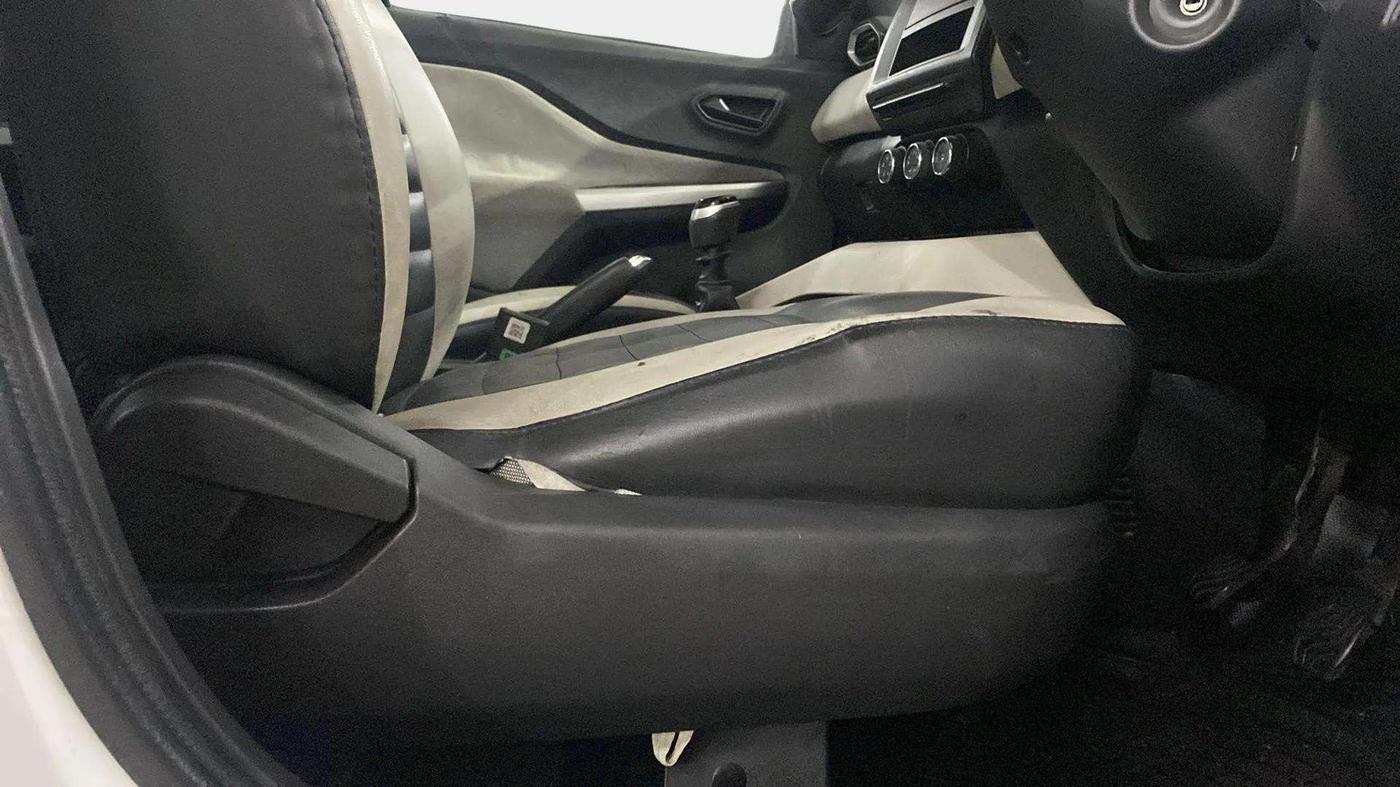 2023 Nissan MAGNITE XE, Petrol, Manual, 40,347 km, Driver Side Adjustment Panel