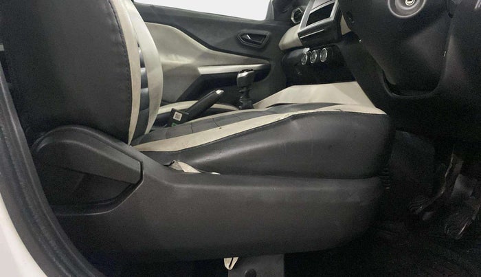 2023 Nissan MAGNITE XE, Petrol, Manual, 40,273 km, Driver Side Adjustment Panel