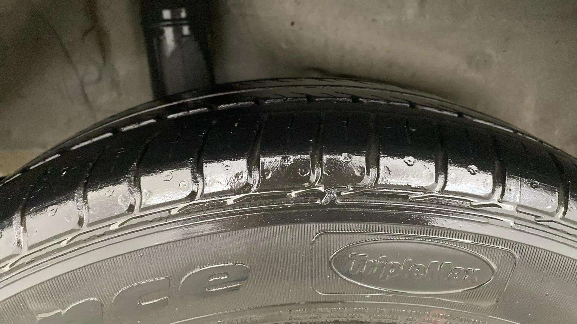 RHS-Rear-Tyre-Tread-19